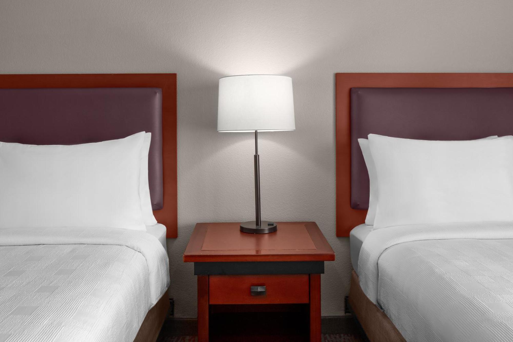 ลาร์กสเพอร์ แลนดิง โรสวิลล์ - แอน ออล-สวีท โฮเต็ล Hotel ภายนอก รูปภาพ