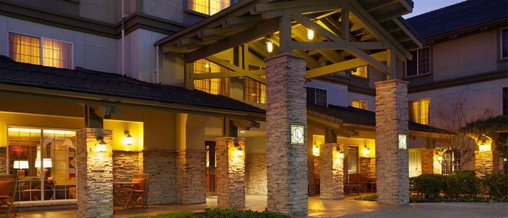 ลาร์กสเพอร์ แลนดิง โรสวิลล์ - แอน ออล-สวีท โฮเต็ล Hotel ภายนอก รูปภาพ